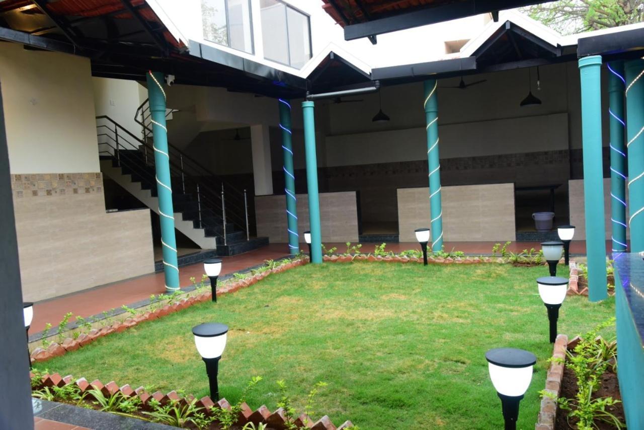 M G Residency Hotel Chikmagalur Exterior photo